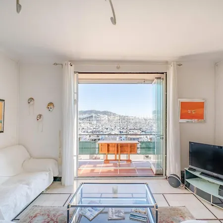 Cozystay 1669 Old Port View Elegant 3-bedroom Lägenhet