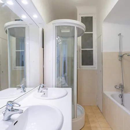 Cozystay 1669 Old Port View Elegant 3-bedroom Cannes