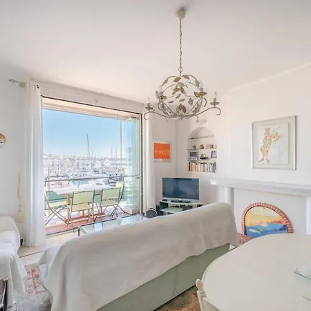 Cozystay 1669 Old Port View Elegant 3-bedroom