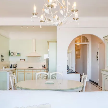 Cozystay 1669 Old Port View Elegant 3-bedroom Lejlighed Cannes