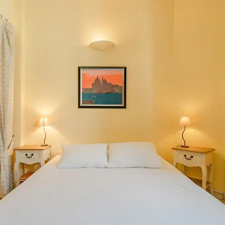 Lejlighed Cozystay 1669 Old Port View Elegant 3-bedroom *