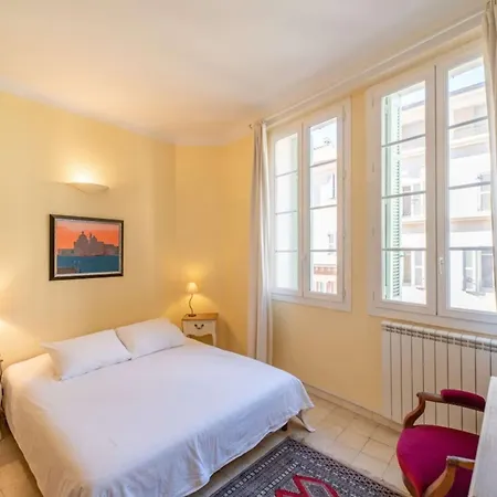 Cozystay 1669 Old Port View Elegant 3-bedroom Lejlighed